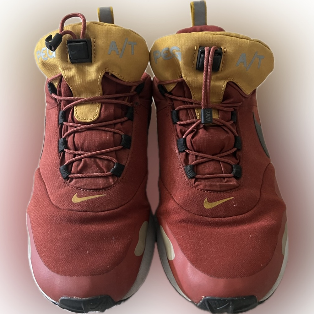 Nike Size 10 Peg A/T shoes